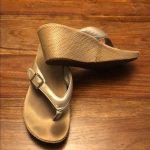 Vionic wedge sandals size 7 Gold